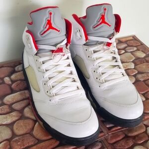 🛑AIR JORDAN 5's In great condition 🔥🔥🔥 ❗️❗️❗️❗️